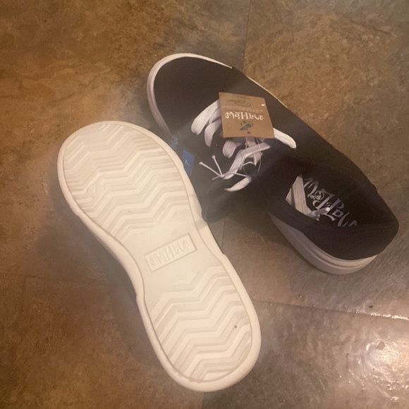 Malpow brand ladies sneakers. - Picture 2 of 3